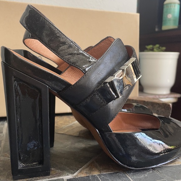 No. 704B Reneh Black Leather & Patent heels - Picture 7 of 10